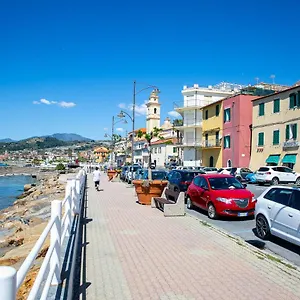 La Casa Di Tina A 20 Metri Dal Mare Santo Stefano al Mare
